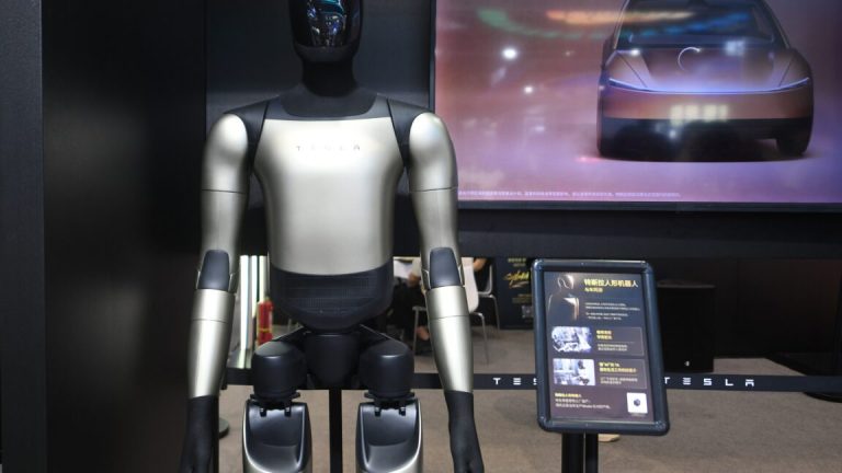 Los propios trabajadores de Tesla se niegan a entrenar a los robots Optimus que podrían reemplazarlos
